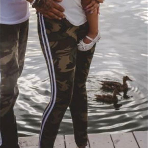 SALE!!! Camo print leggings - Picture 3 of 3